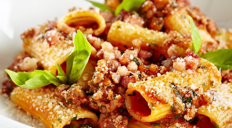 Rigatoni With Saffron, Capers And Tomatoes
