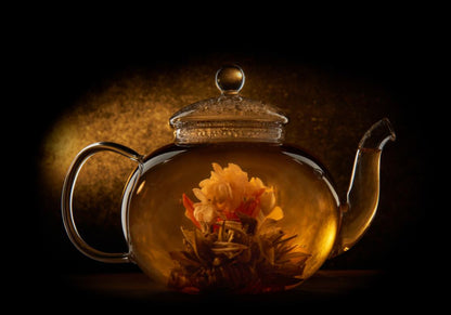 Tea pot with rose buds